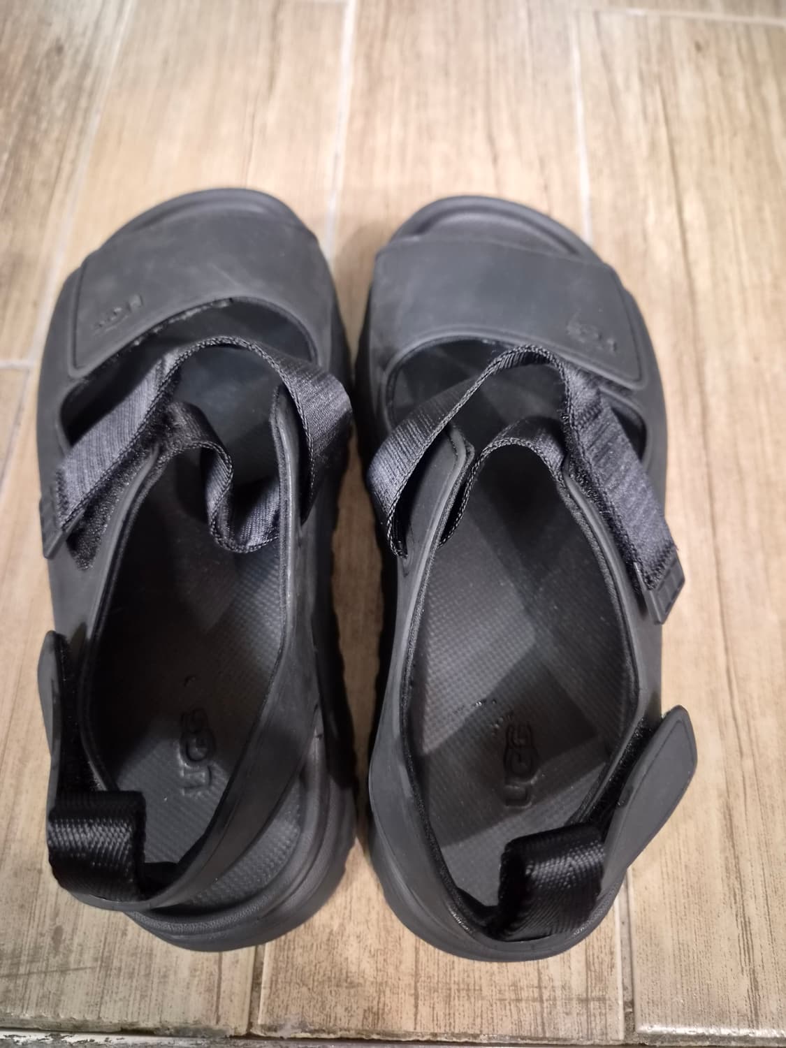 어그 골든글로우 블랙 (235) 상품이미지3
