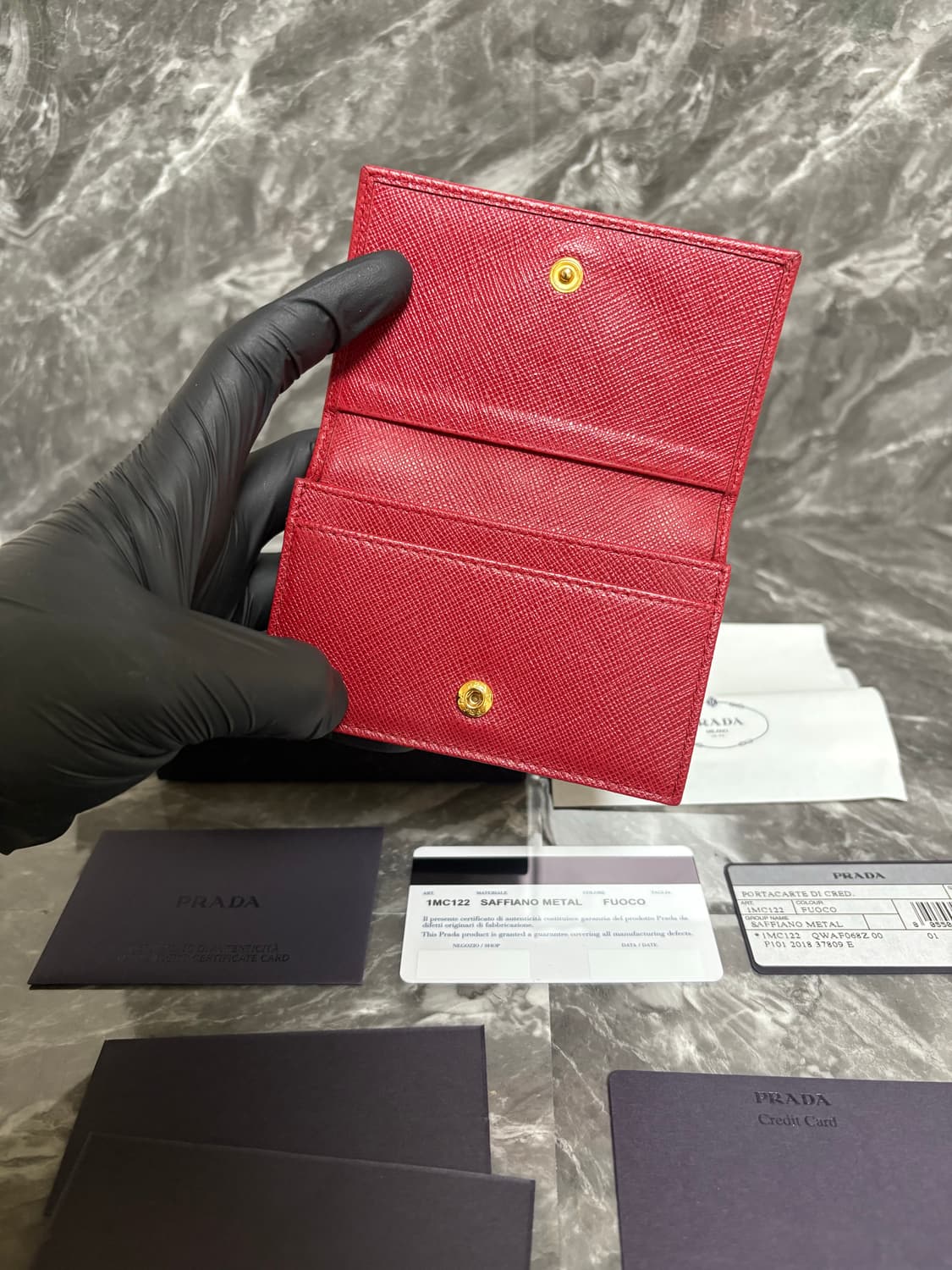 프라다 사피아노 금장 메탈 로고 카드지갑 상품이미지4