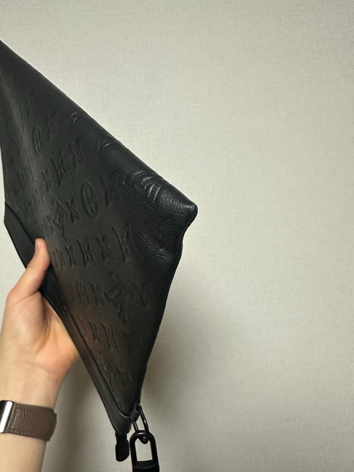 [상태A급]루이비통 섀도우 클러치백 상품이미지3