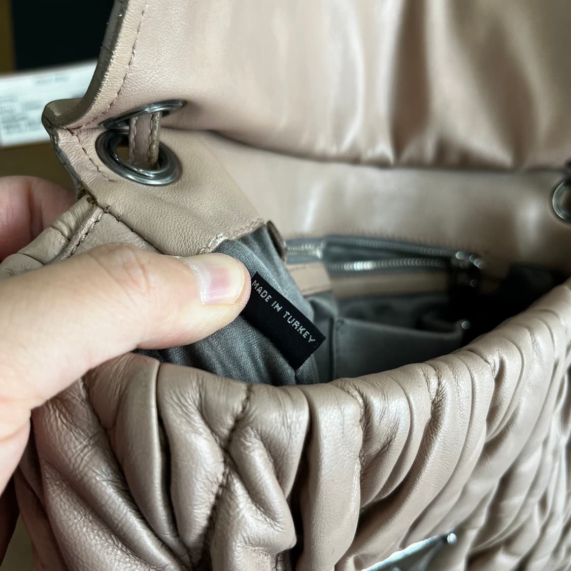 미우미우 마테라쎄 체인 숄더백 상품이미지10