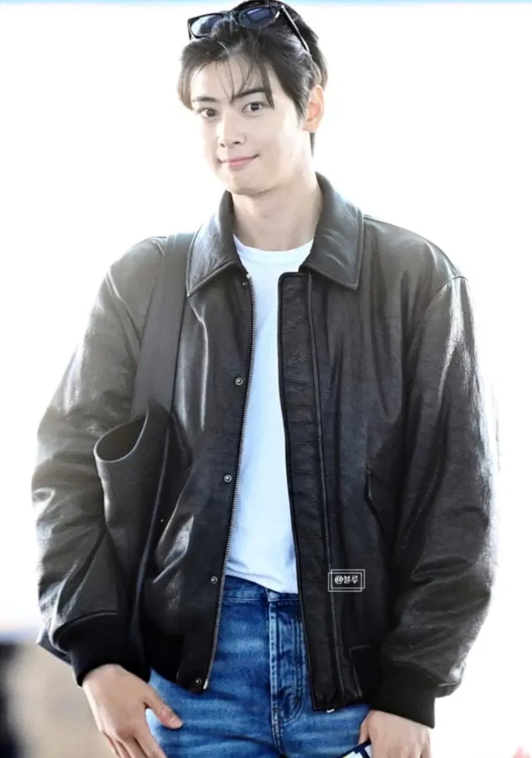 생로랑 / 24fw 램스킨 차은우 블루종 / 52 상품이미지4