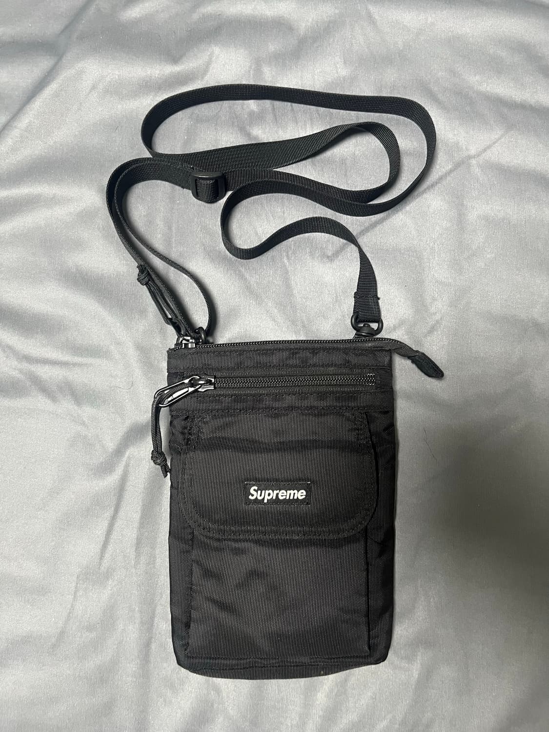 슈프림 숄더백 블랙 - 19FW 상품이미지1