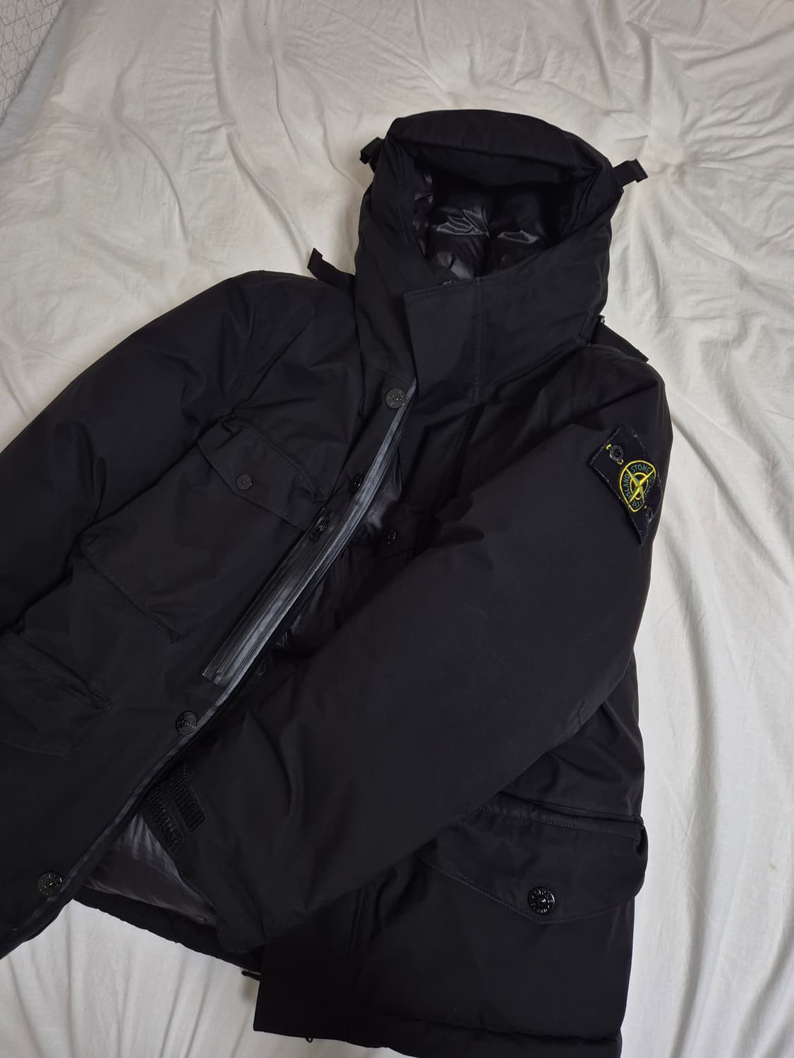 스톤 아일랜드 40330 립스탑 고어텍스 콘 팩라이트 다운 자켓 블랙 M 상품이미지1