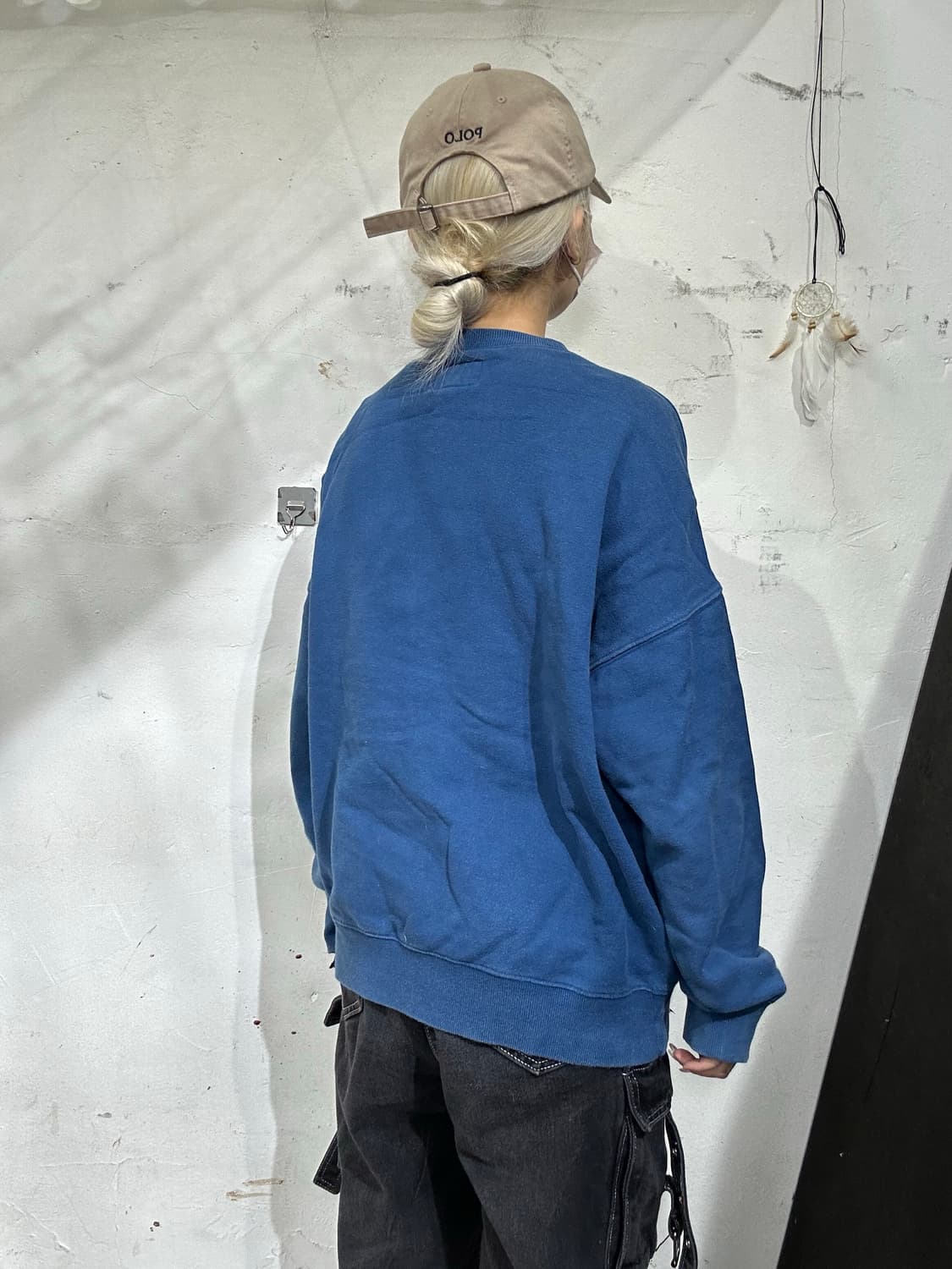 키르시 블루 빈티지 오버핏 체리 자수 맨투맨  상품이미지3