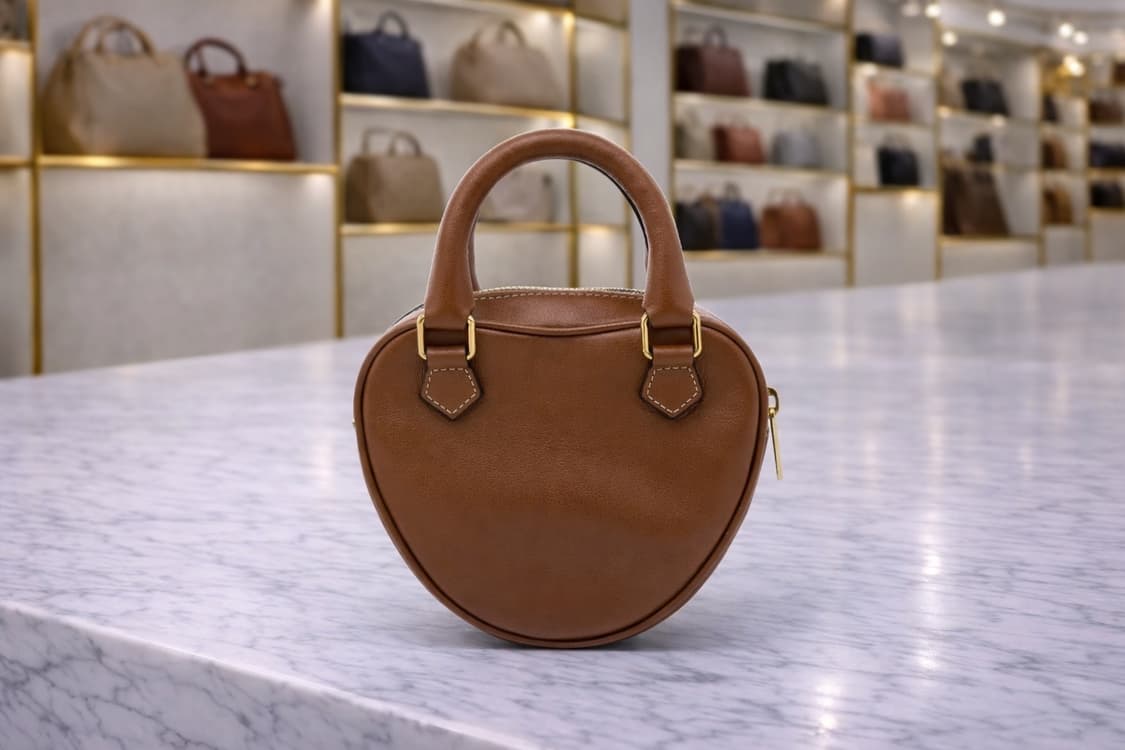 [A급] 셀린느 하트백 미디엄 탄 판매합니다!!! 상품이미지2