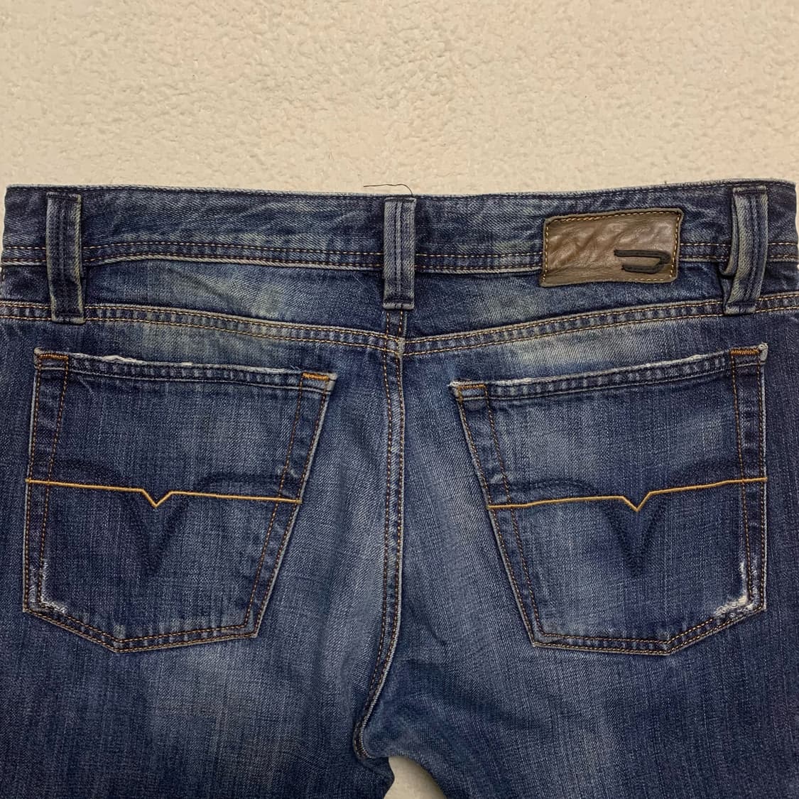 [표기 32, 실측 35] 디젤 LEVAN 부츠컷 데님팬츠 상품이미지2