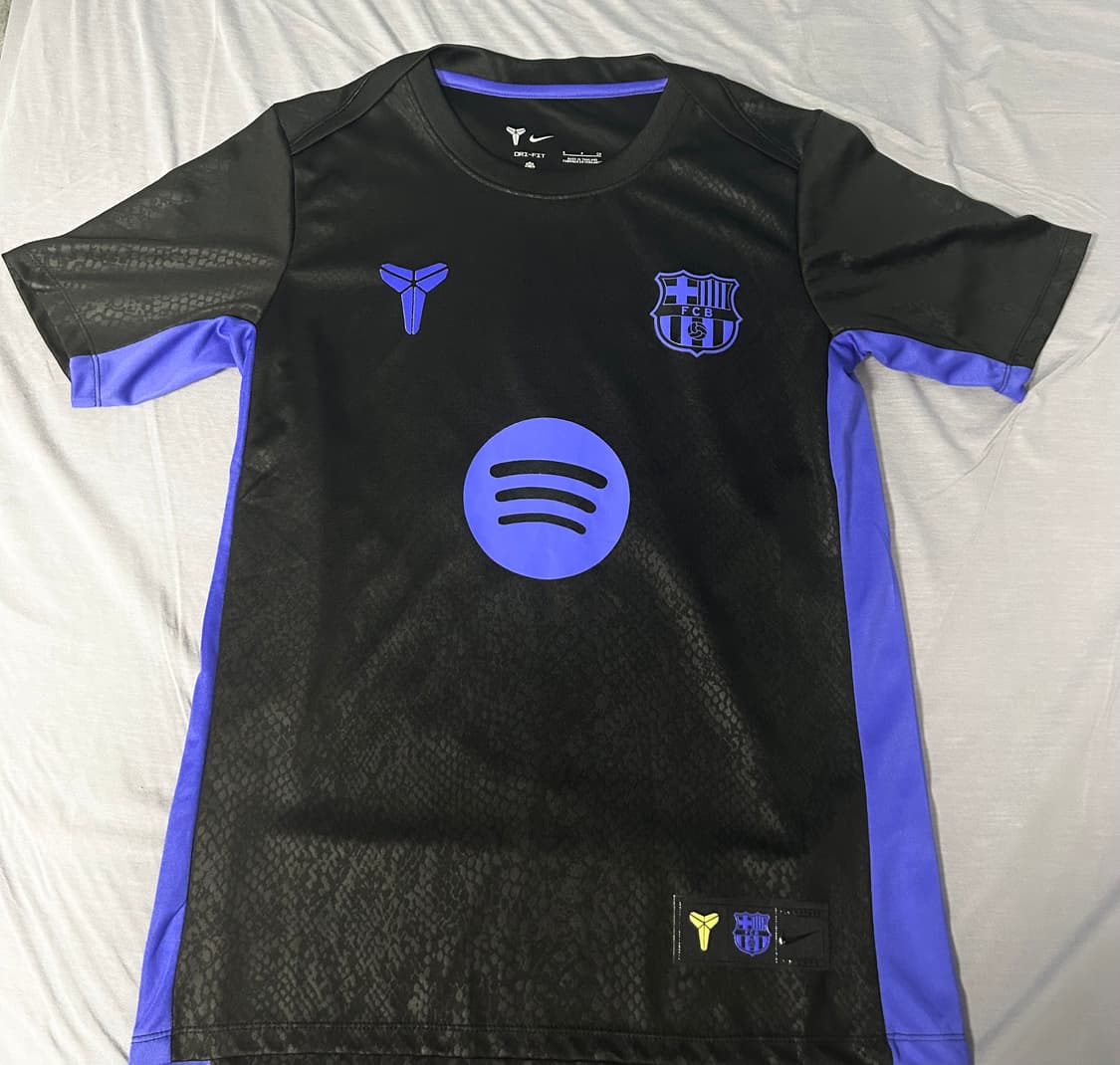25/26 바르셀로나 어웨이 코비 트레이닝 유니폼 상품이미지3