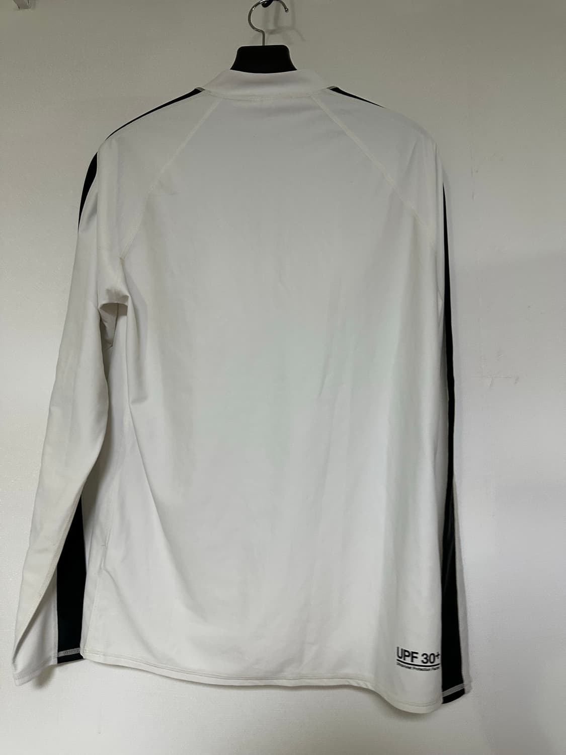 캘빈클라인 화이트 블랙 라인 집업 긴팔티 상품이미지2