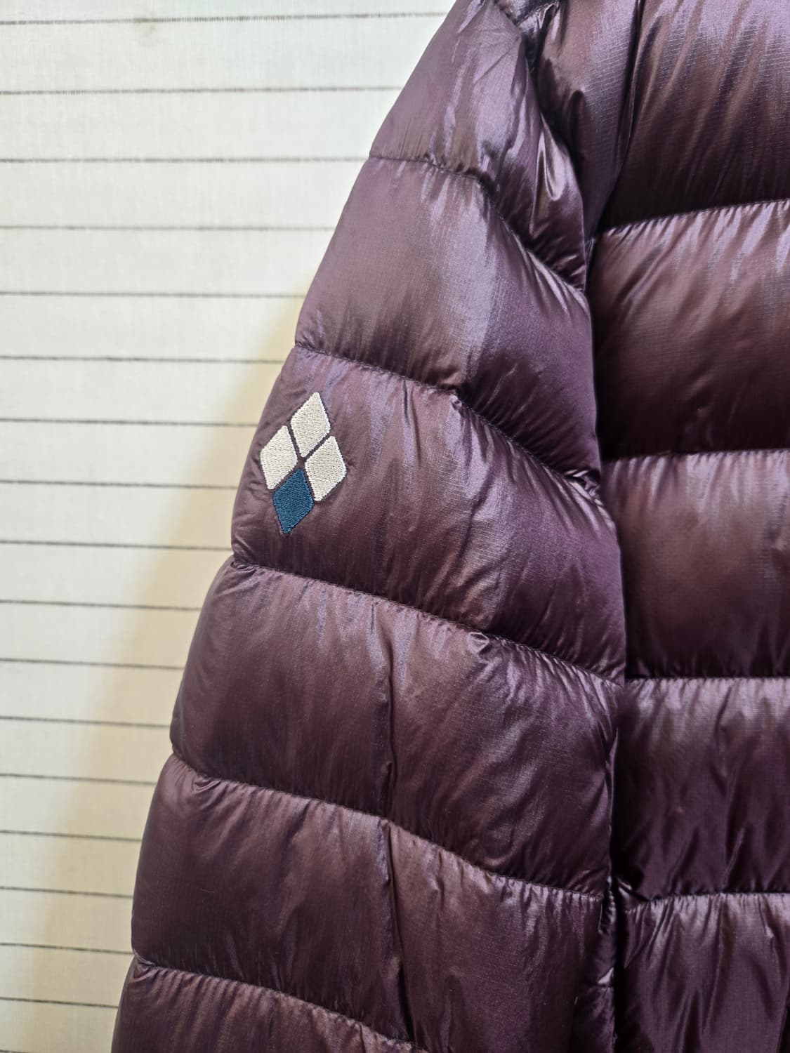 몽벨 경량패딩 버건디후드 상품이미지4