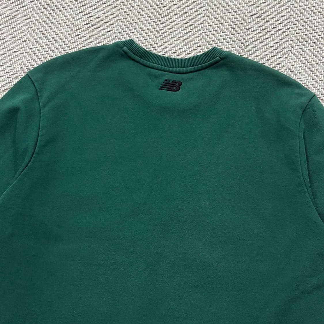 뉴발란스 프린팅 맨투맨 v2402 상품이미지4