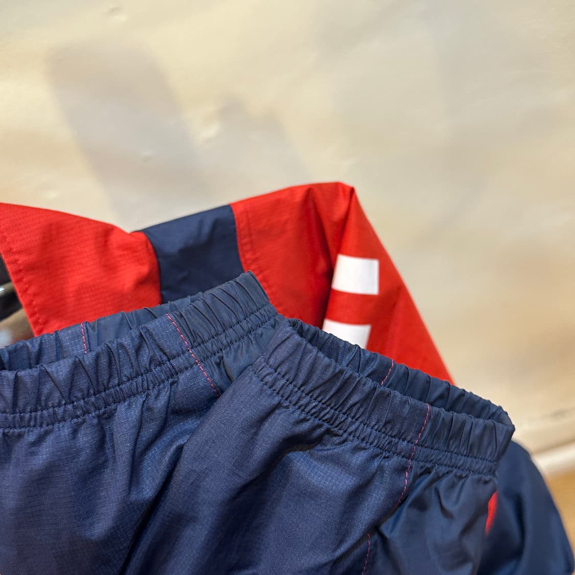 엄브로 바람막이 자켓 레드 네이비 100 상품이미지3