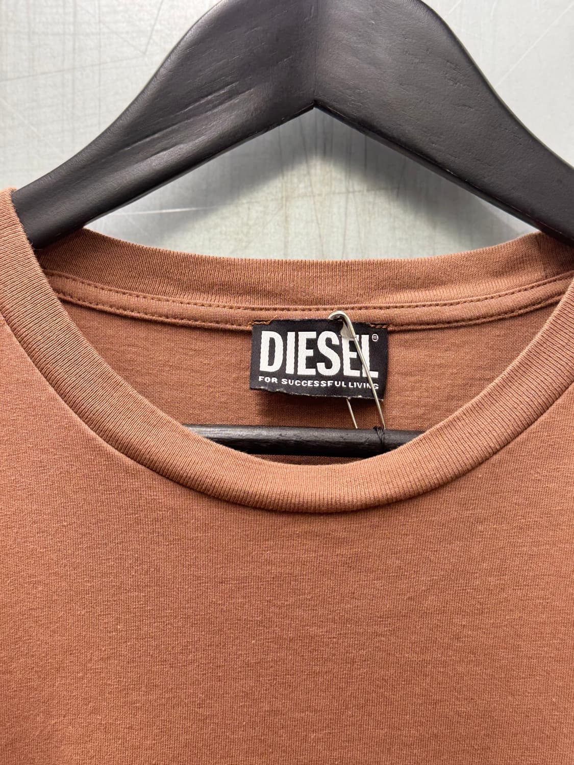Diesel 디젤 브라운 컬러 레드 그래픽 프린팅 반소매 티셔츠 상품이미지8