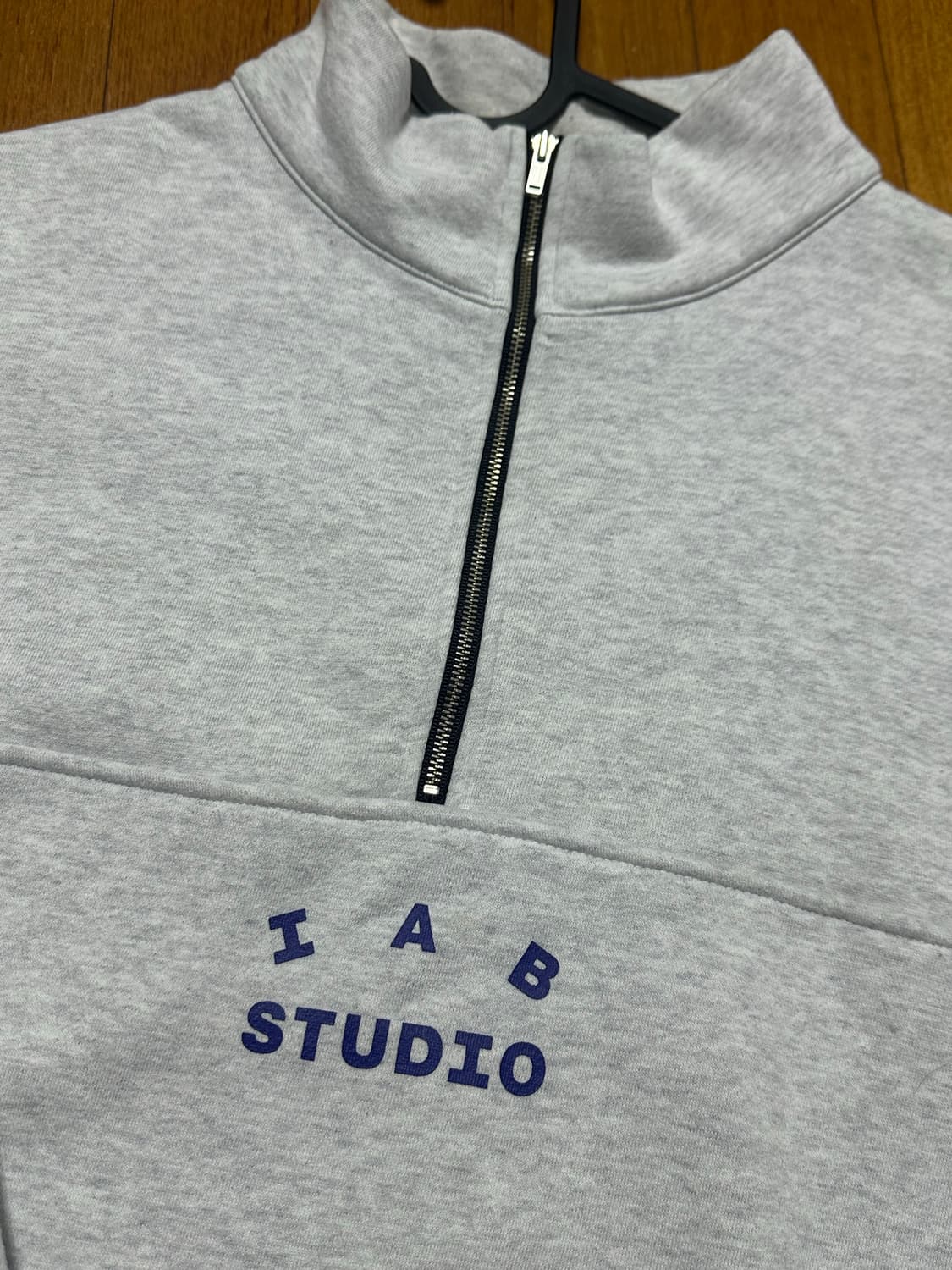 아이앱 스튜디오 하프집업 그레이 초판  상품이미지2