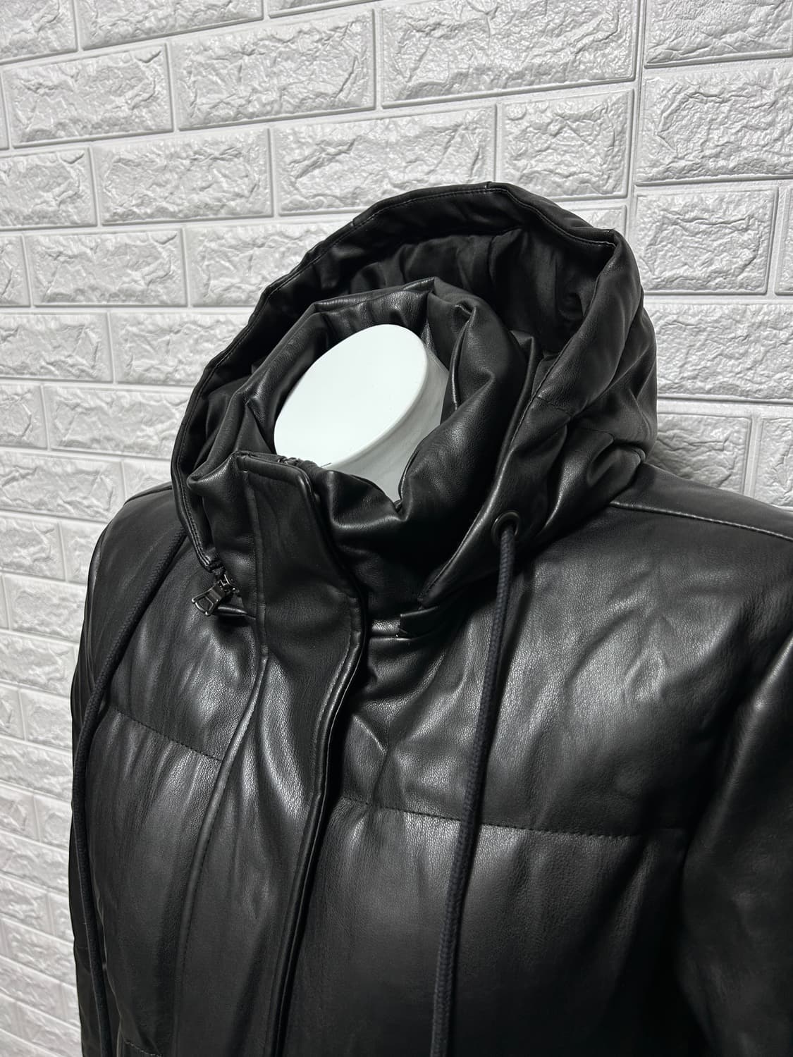 Alice and Olivia 후디드 비건 레더 자켓 상품이미지4