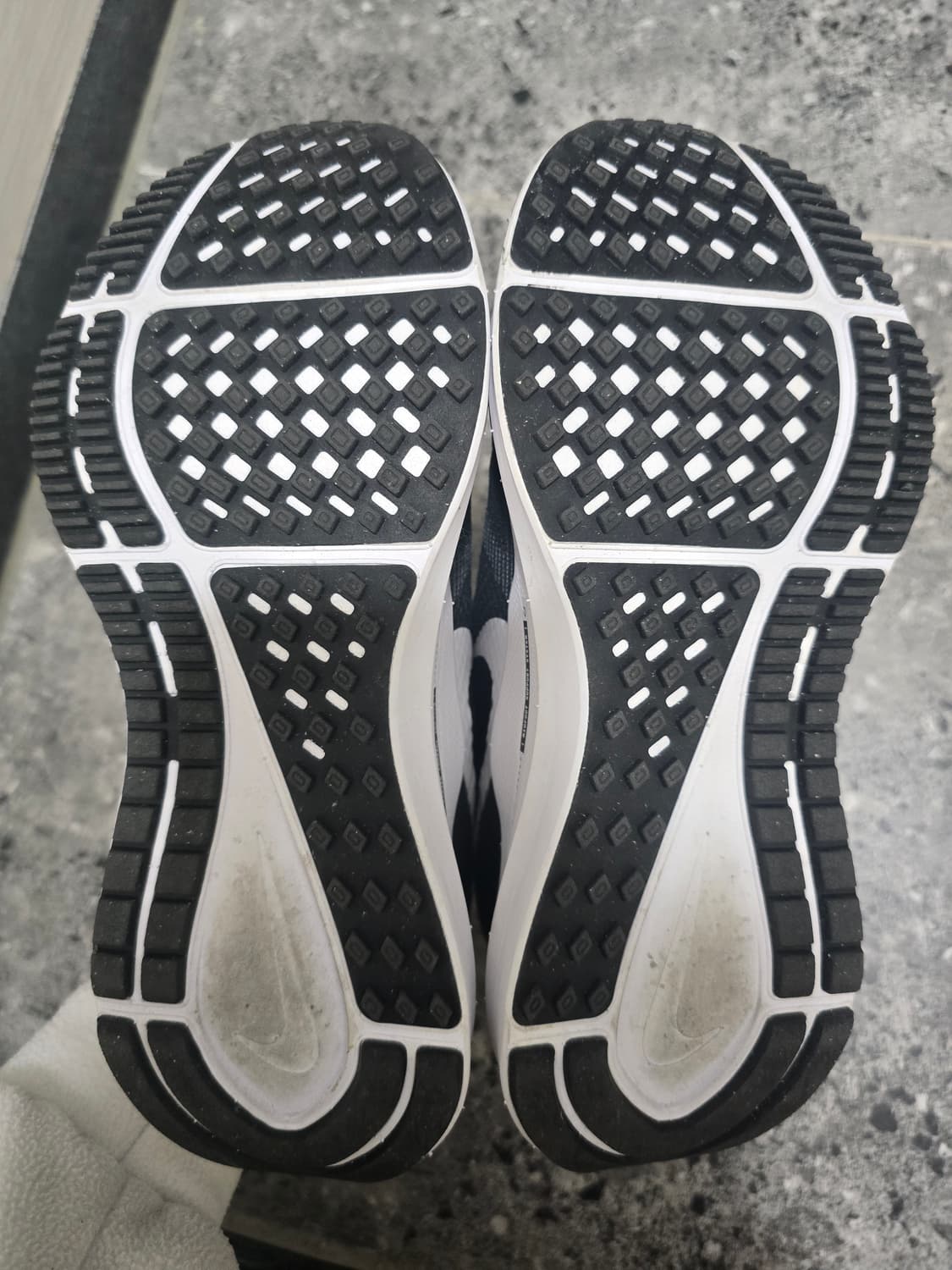 나이키 에어 줌 스트럭처25 블랙 245mm 여성 상품이미지4