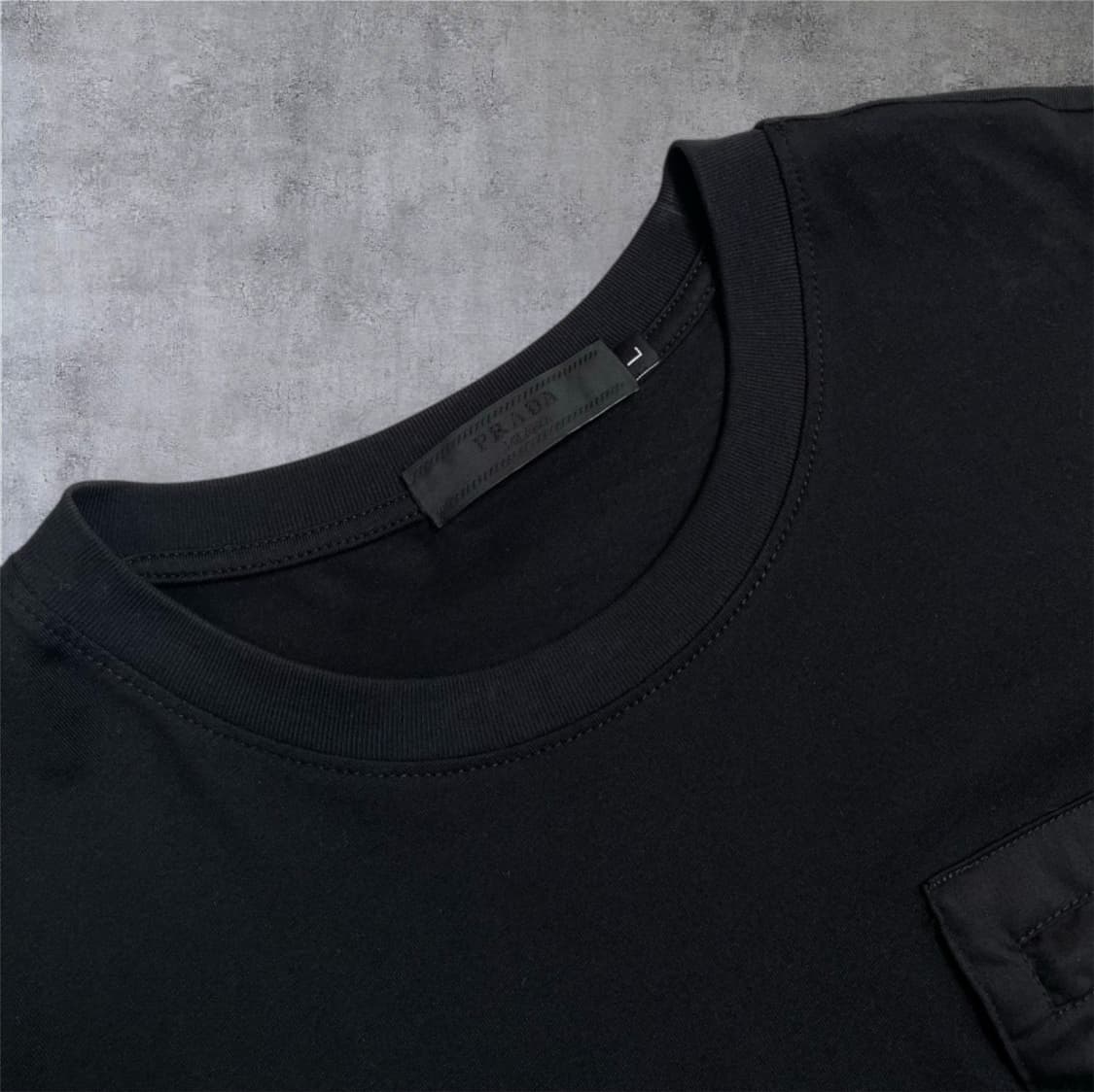 프라다 Prada 블랙 리나일론 포켓 반팔 티셔츠 L  상품이미지2