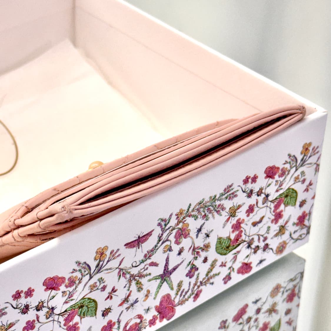 디올 까나쥬 졸리 프리지아 카드지갑  상품이미지4