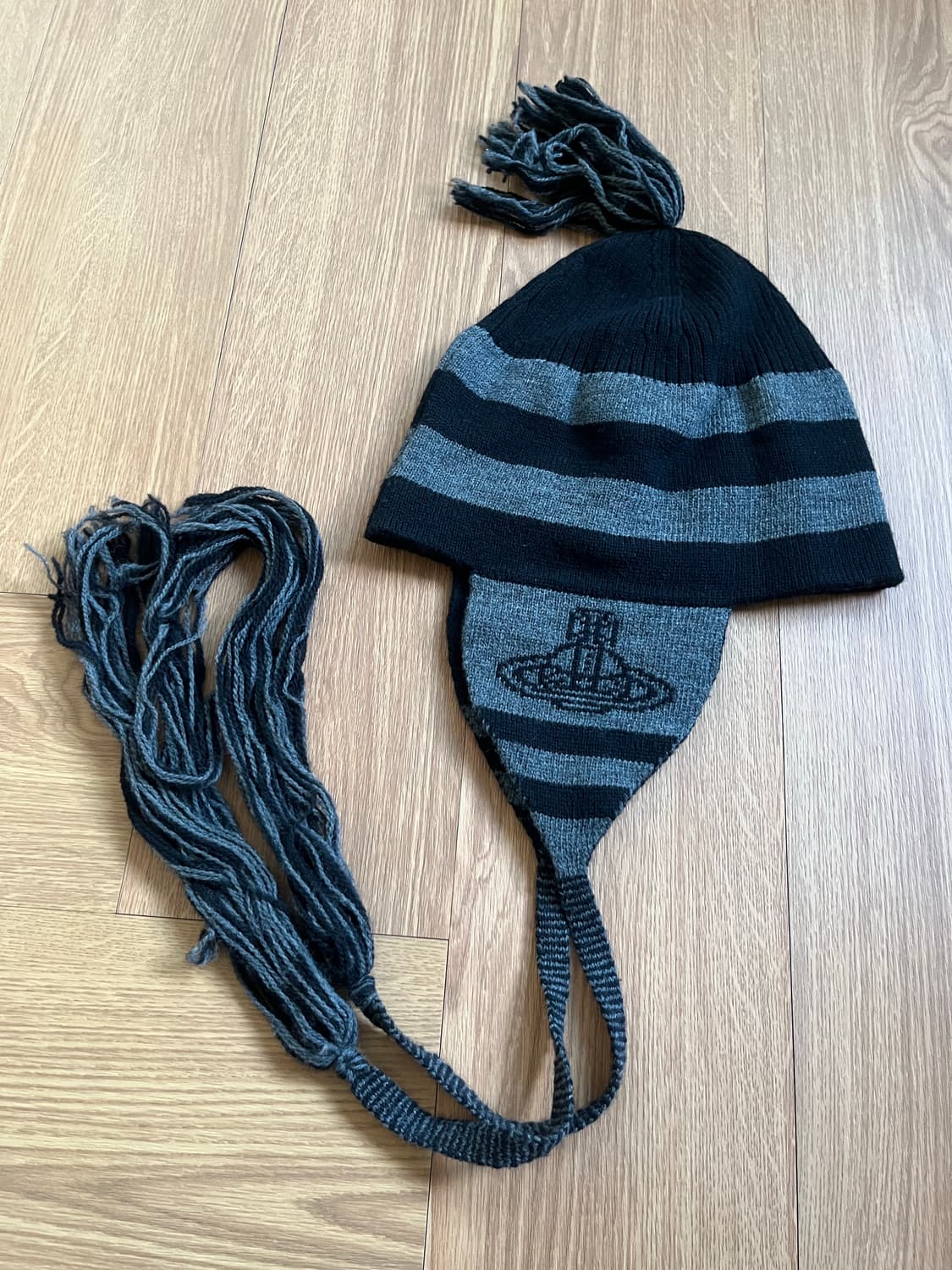 비비안 웨스트우드 이어플랩 상품이미지1