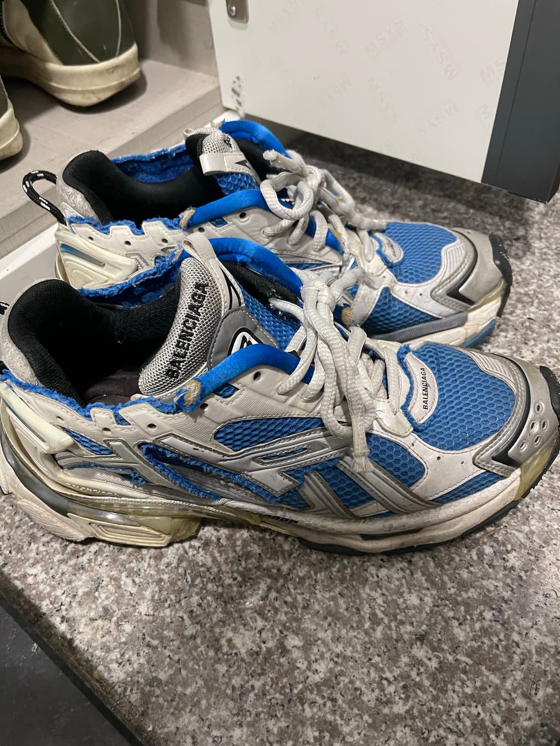 발렌시아가 뉴러너 43 상품이미지1