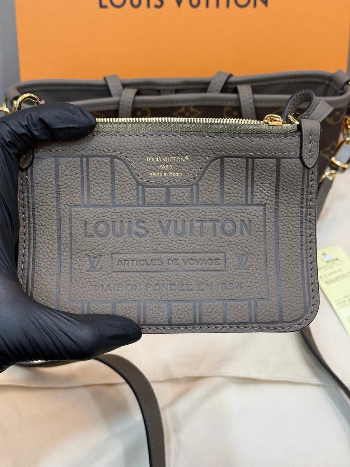 루이비통 모노그램 반둘리에 네버풀 인사이드아웃BB 상품이미지2