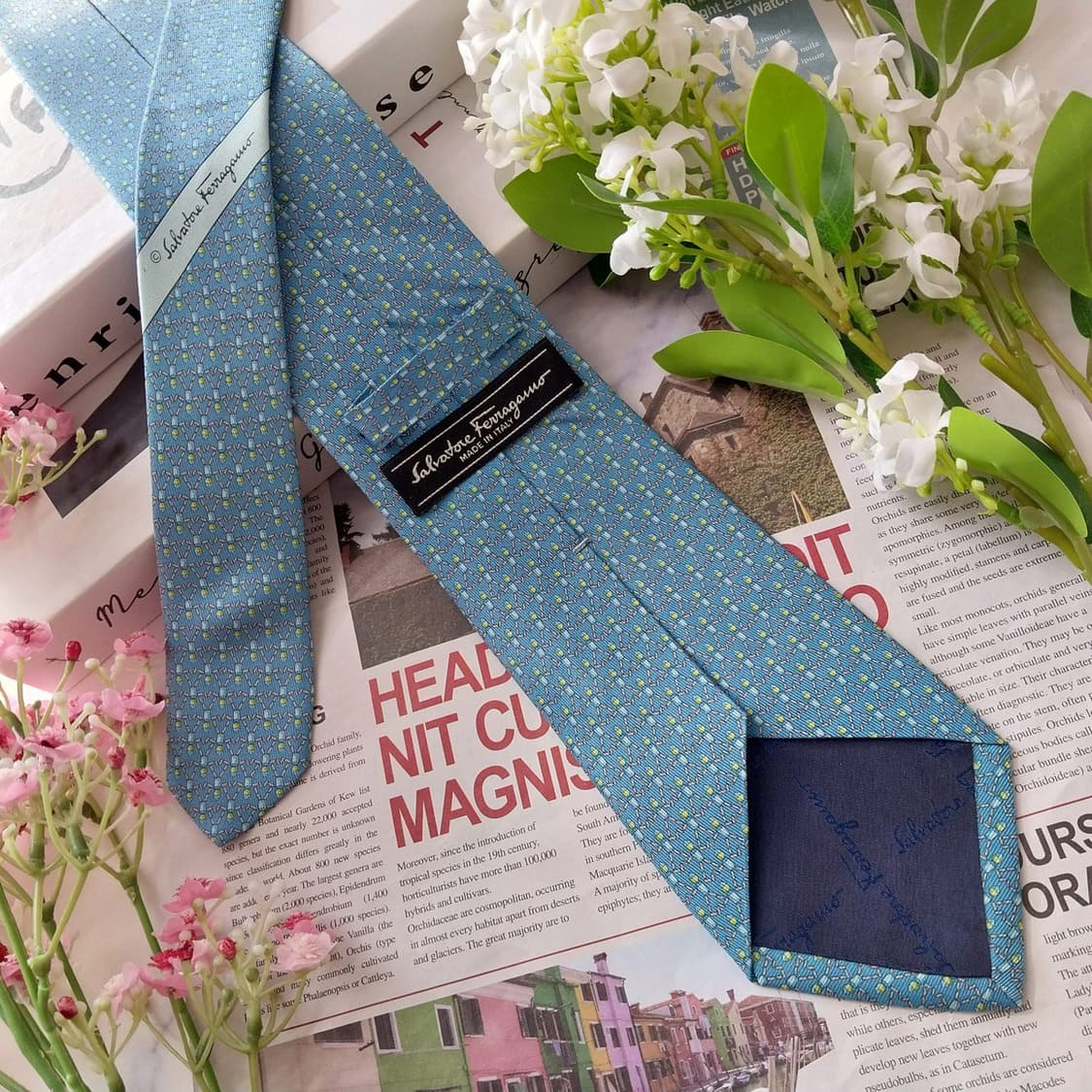 살바토레 페라가모 밀랍인형 모티브 넥타이 8.2cm A+등급 K1951 상품이미지4