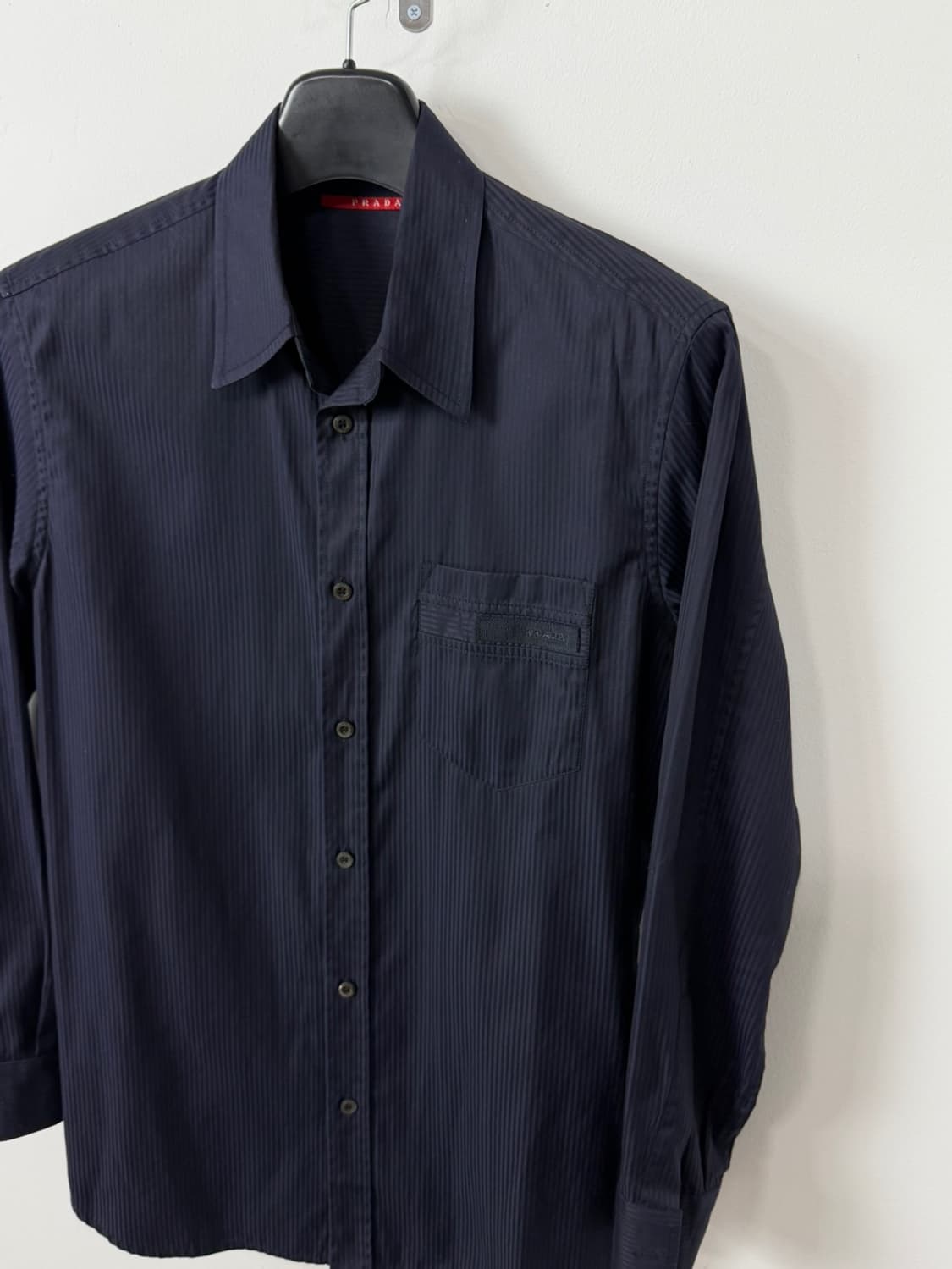 프라다 블랙 탭 스트라이프 셔츠  상품이미지3
