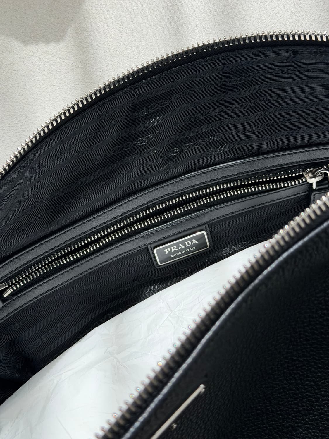 프라다 2VH182 가죽 숄더백 상품이미지4