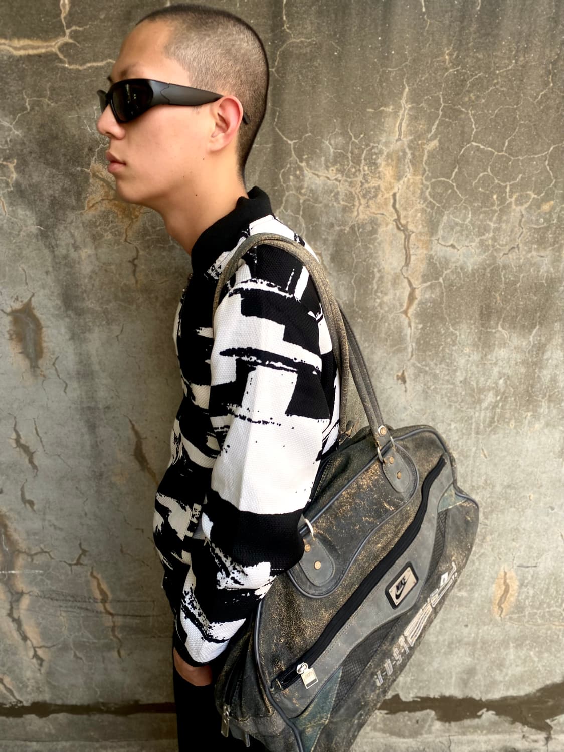 Nike Crack Detail Leather Bag 상품이미지1