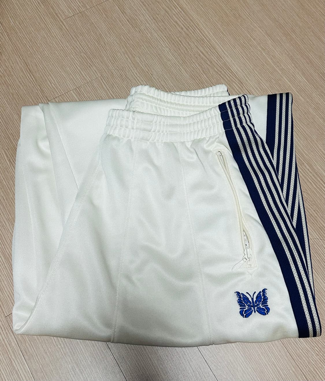 니들스 H.D. 트랙팬츠 화이트 퍼플 상품이미지1