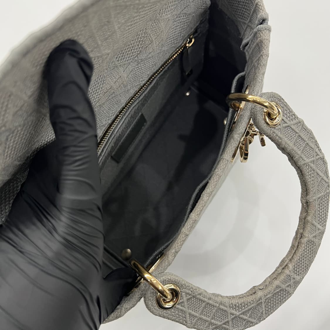 디올 레이디 디라이트 까나쥬자수 토트백 상품이미지5