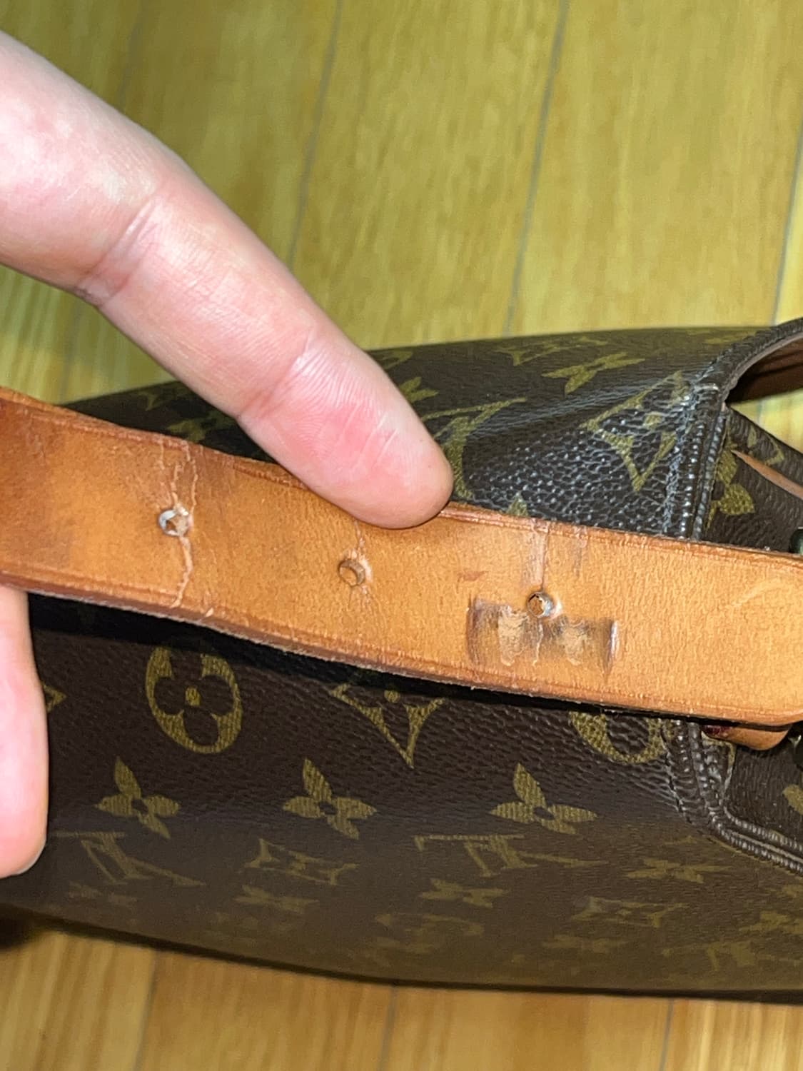 루이비통 카투시에르 크로스백 상품이미지3