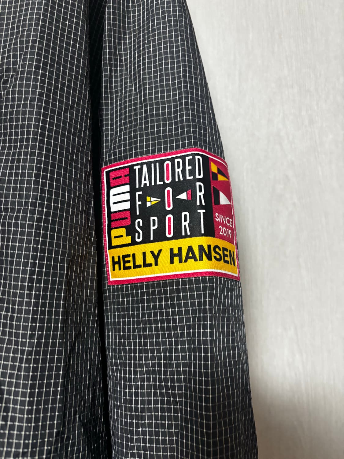 푸마 퓨마 X 헬리한센 콜라보 윈드브레이커 아노락 상품이미지4