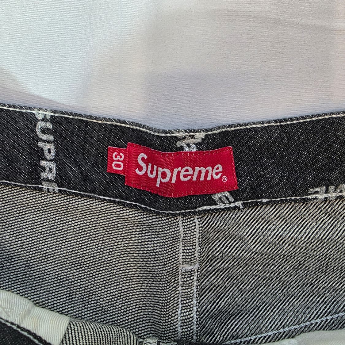 [30]슈프림 멀티로고 데님 페인터 쇼츠 상품이미지2
