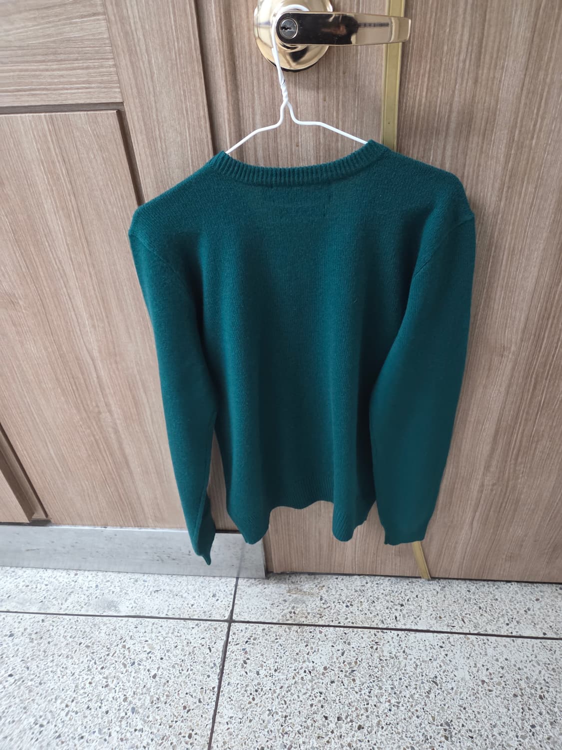 폴로 다크그린 브이넥 니트 상품이미지2