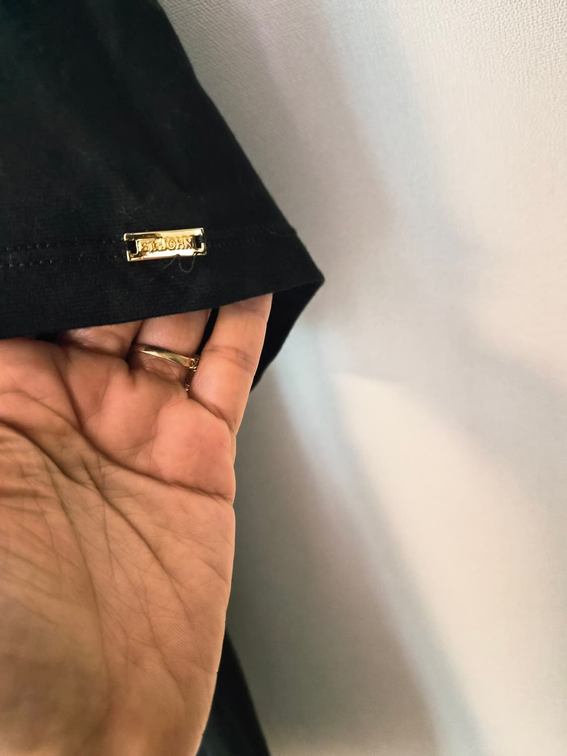 [정품] 센 존(ST. JOHN) 비즈 네크리스 디테일 블랙 반팔  상품이미지4