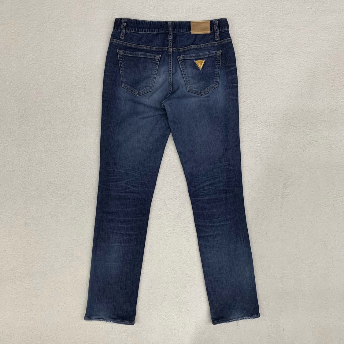 [31] 게스 골드플레이트 테이퍼드핏 데님팬츠 상품이미지1