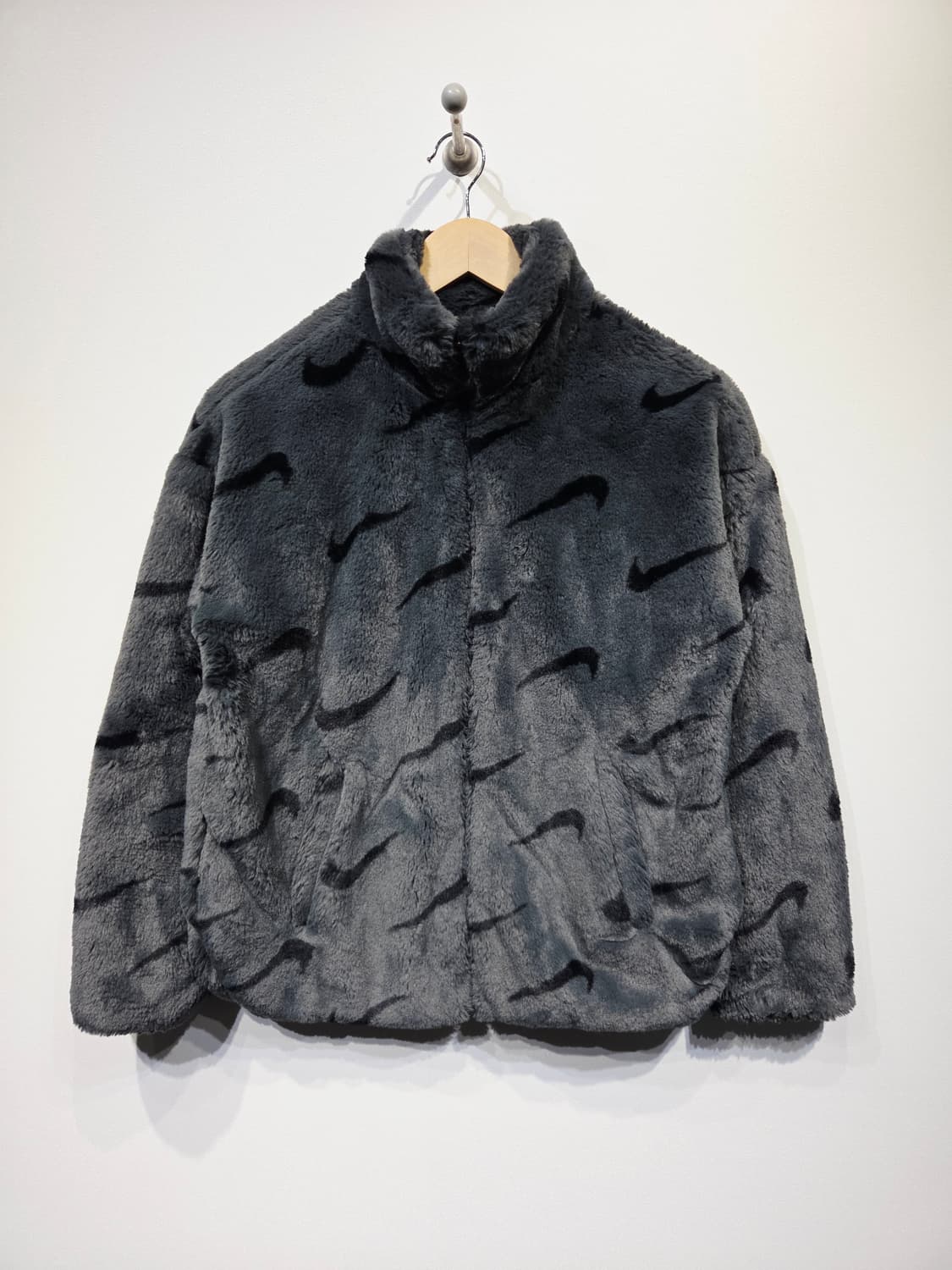 나이키 스우시 패턴 에코 퍼 자켓 상품이미지2