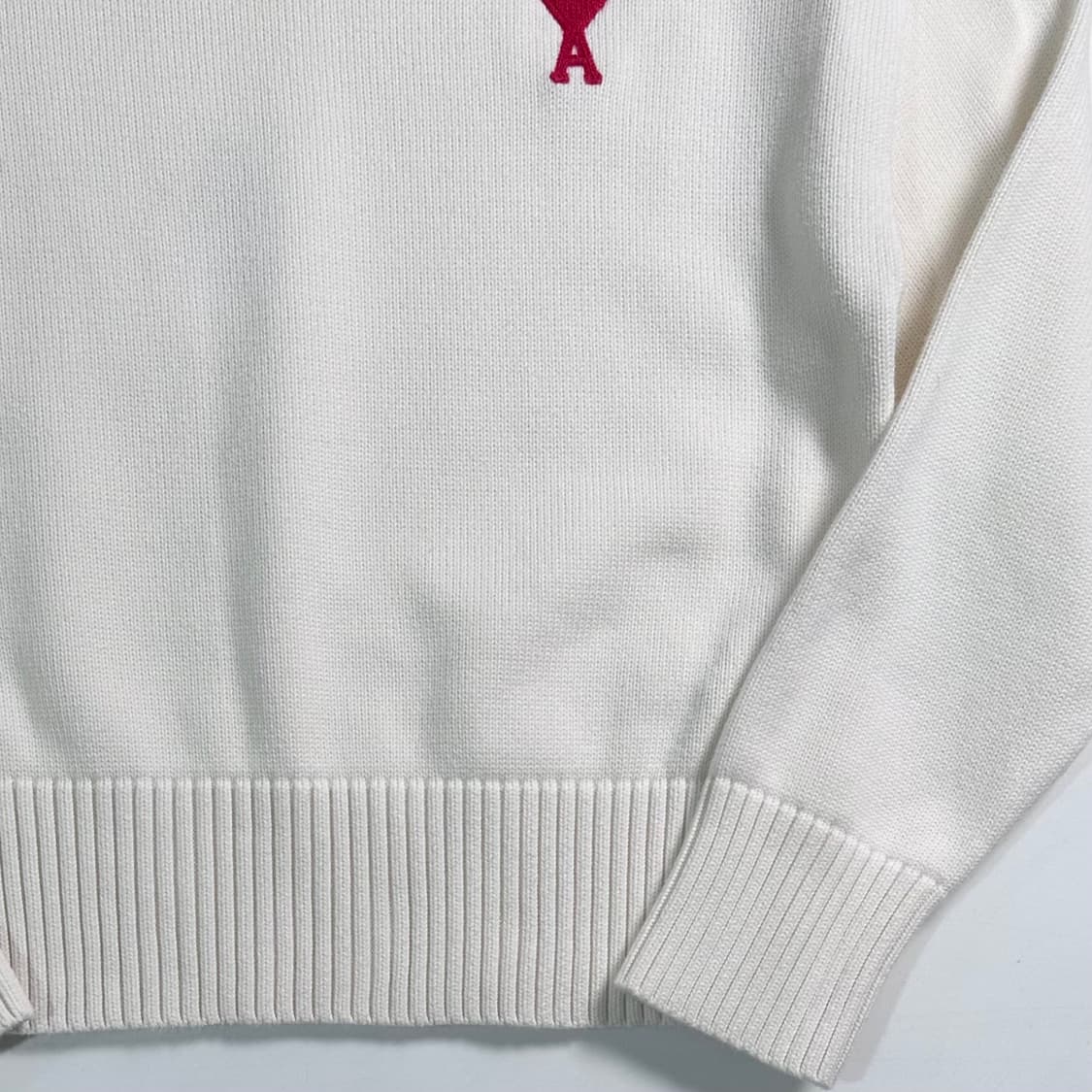 아미 스몰하트 크루넥 화이트 니트 상품이미지4