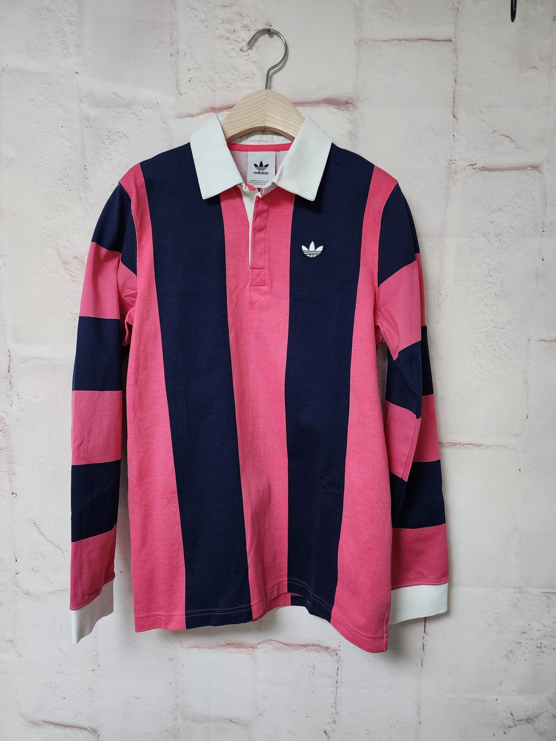 아디다스 핑크 스트라이프 럭비티 상품이미지1