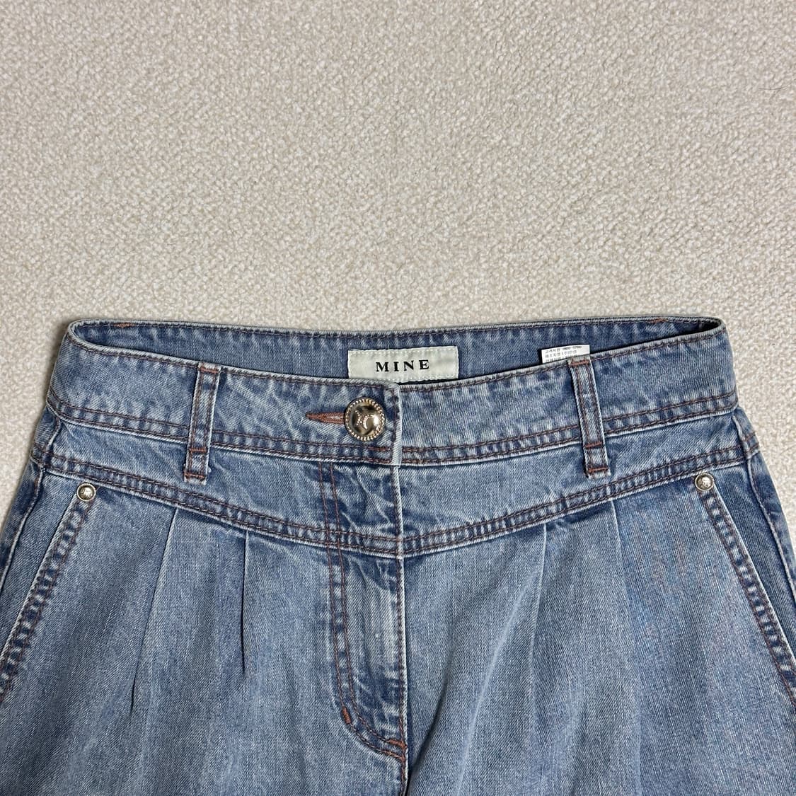 한섬 마인 투턱 테이퍼드 데님 팬츠 상품이미지3