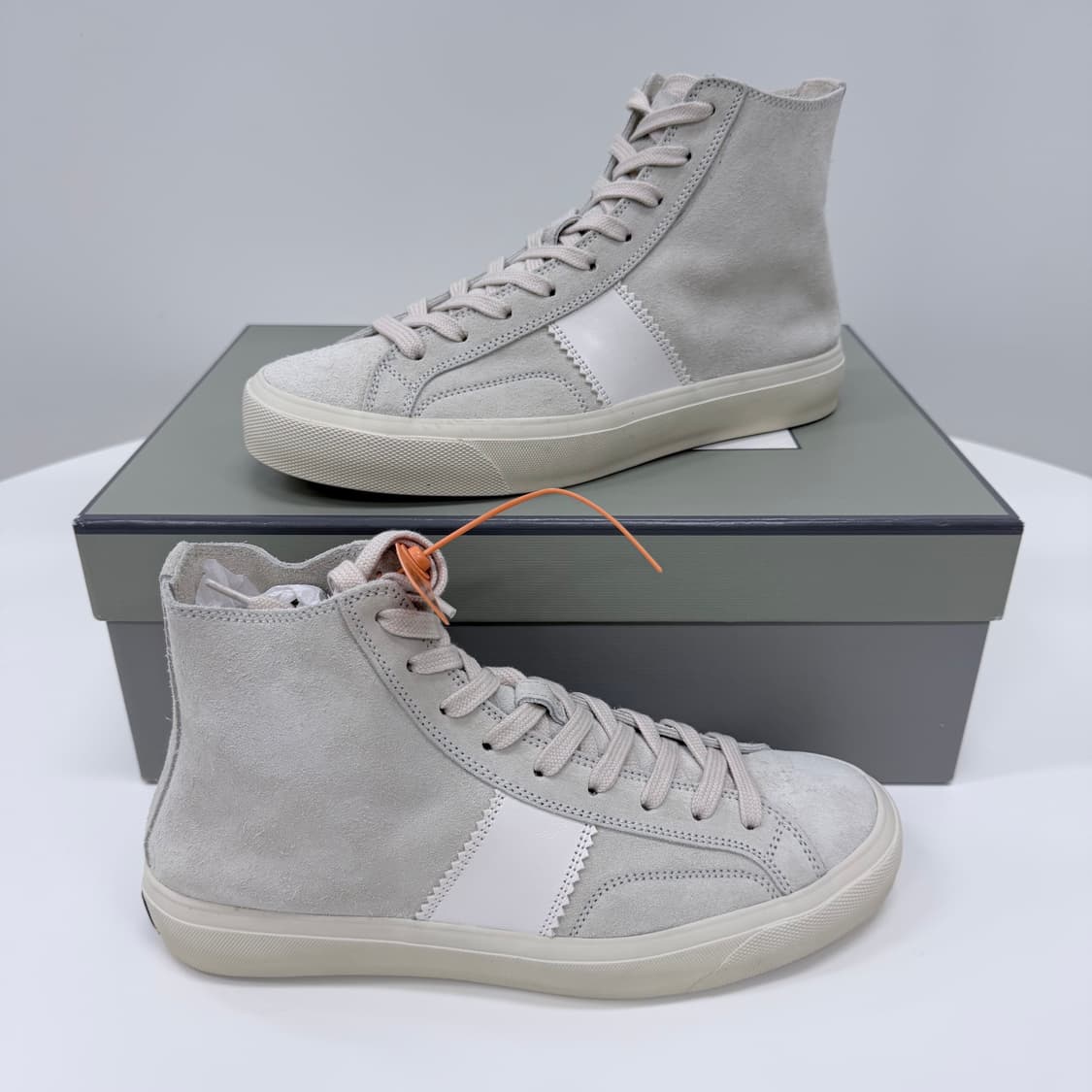 [미사용/255] 톰포드 캠브리지 스웨이드 하이탑 스니커즈 라이트 그레이 상품이미지3