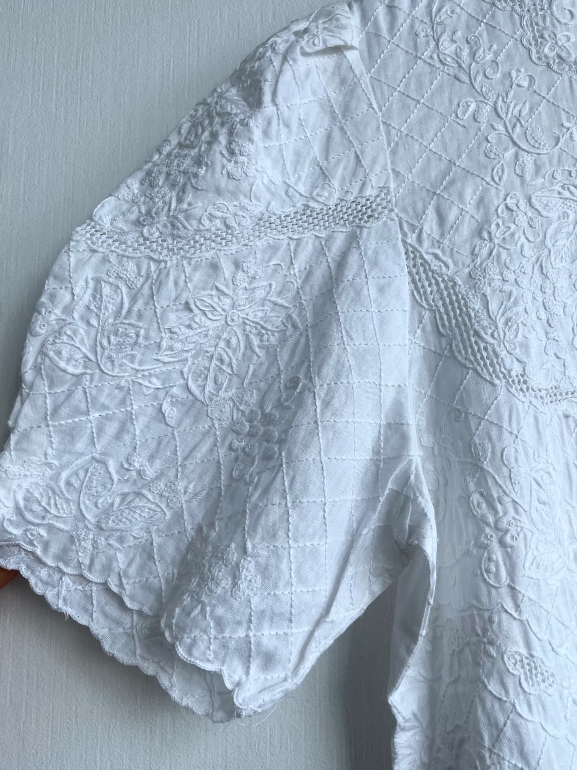 *SALE) 플라워 자수 퀼팅 퍼프 블라우스 상품이미지2