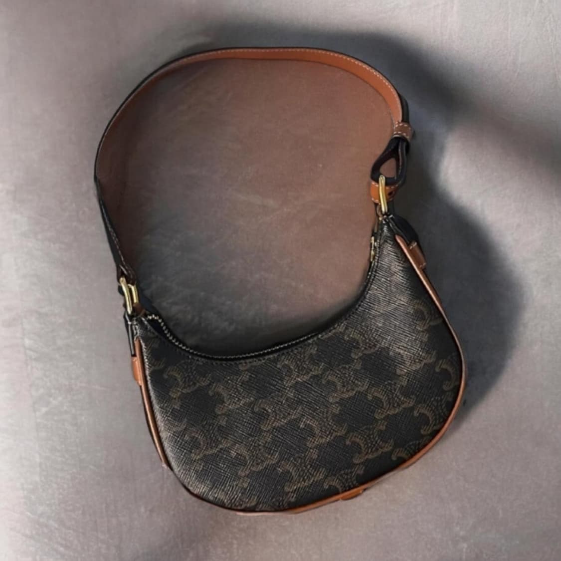 셀린느 트리옹프 미니 아바백 탄 상품이미지1