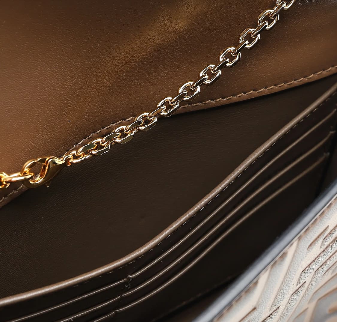 [S급] 펜디 FF 레더 다이아몬드 WOC 판매합니다!!! 상품이미지6