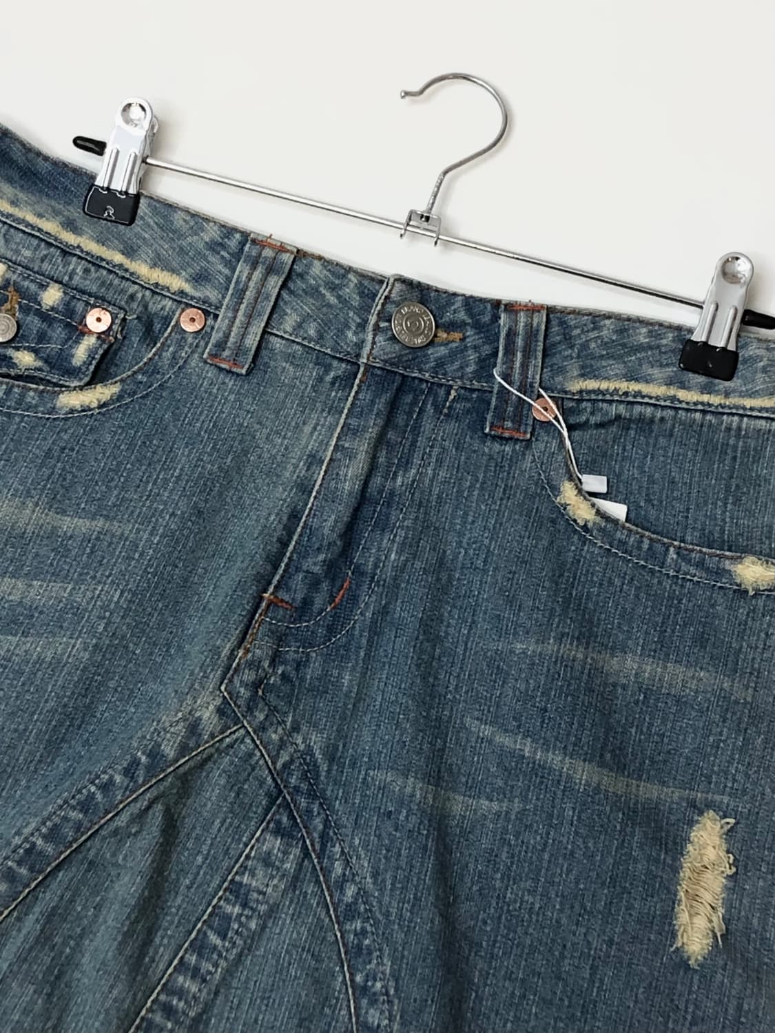 True Religion 트루릴리전 데님 조이 디스트레스 미디 스커트 상품이미지1