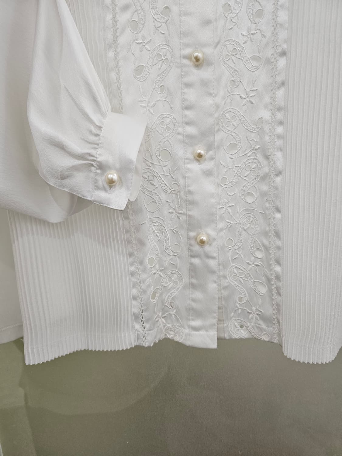 화이트 펀칭레이스 블라우스 상품이미지4