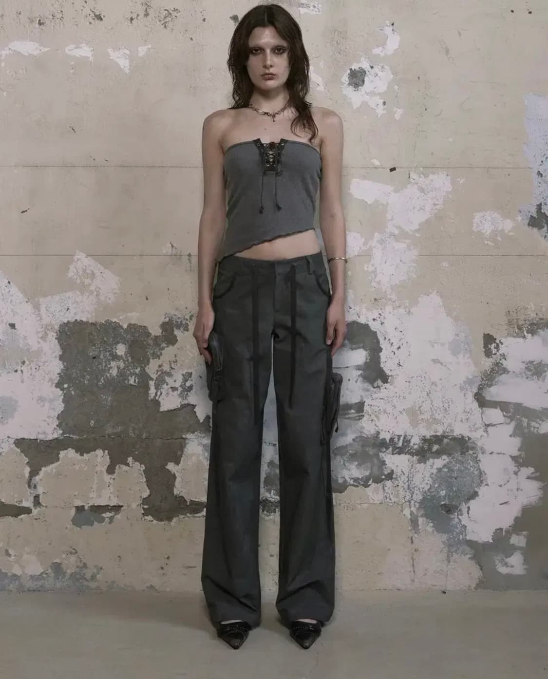 보헤미안서울 아일렛 와플 튜브탑 차콜 상품이미지2