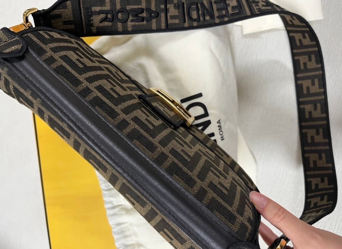 펜디 바게트백 패브릭 미디움사이즈  상품이미지6