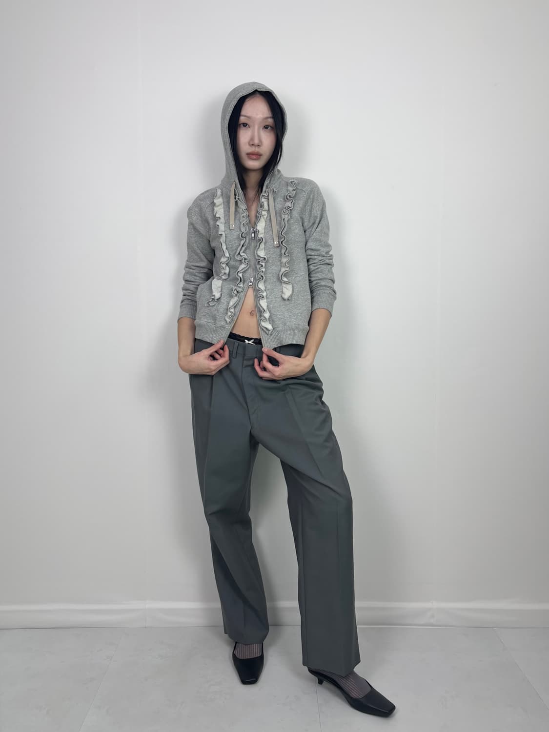 RUFFLE DETAIL HOODIE 상품이미지2