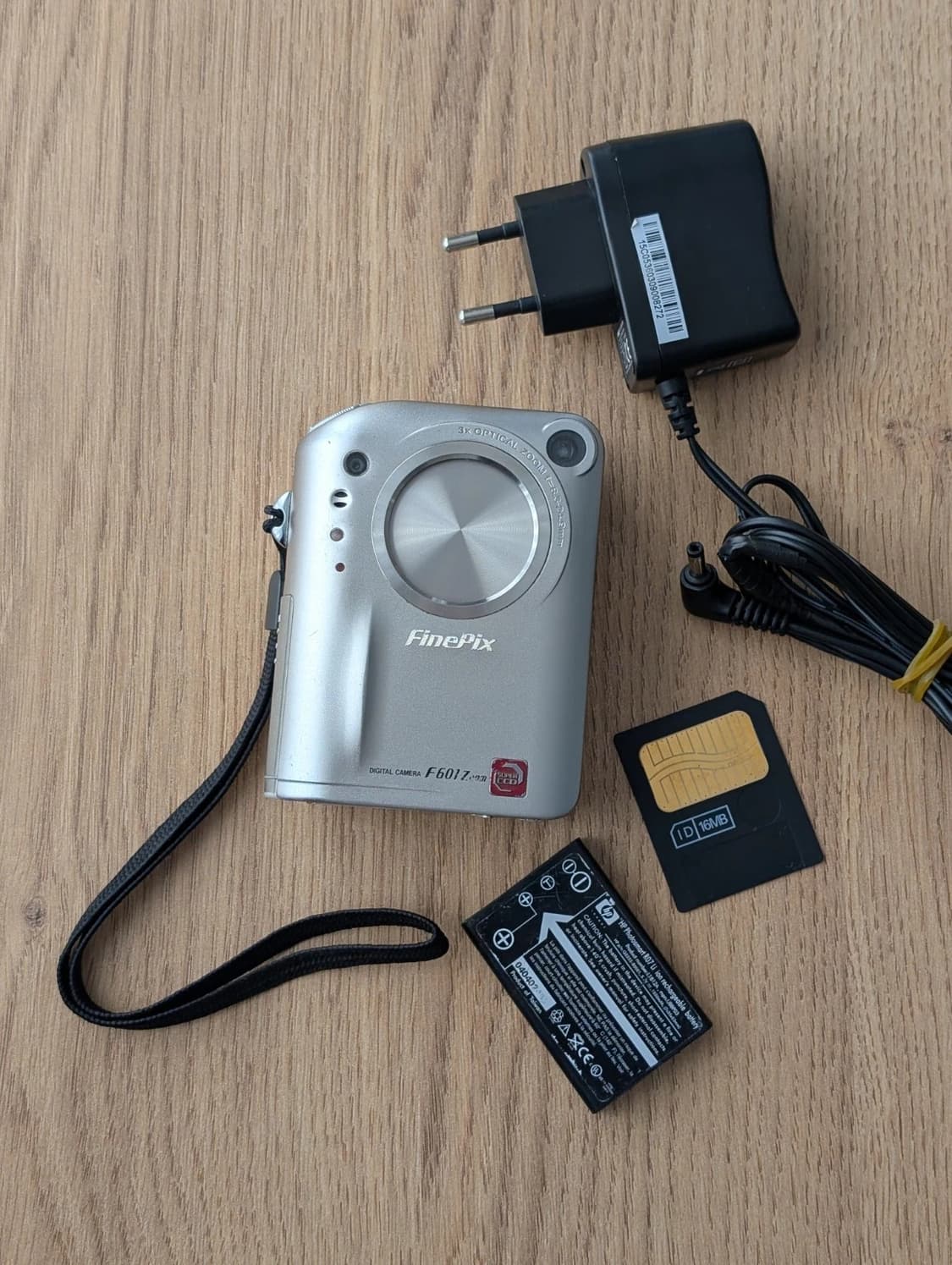 후지 파인픽스 F601 줌 (레트로 디지캠) 팝니다 상품이미지1